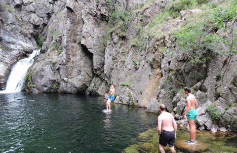 Baden in de rivier Besorgues